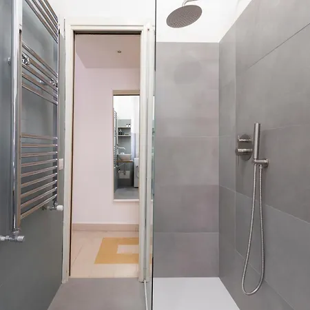 Appartement The Rent - Sunny Three-bedroom Near Ottaviano Metro Stop *