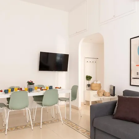 Appartement The Rent - Sunny Three-bedroom Near Ottaviano Metro Stop *