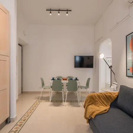 The Rent - Sunny Three-bedroom Near Ottaviano Metro Stop Rome