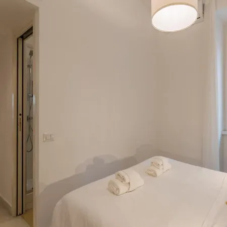 The Rent - Sunny Three-bedroom Near Ottaviano Metro Stop