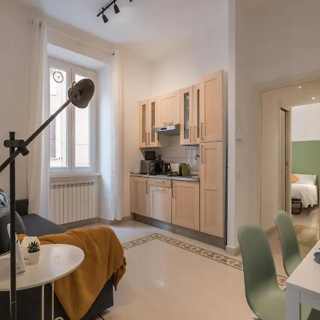 Apartment The Rent - Sunny Three-bedroom Near Ottaviano Metro Stop