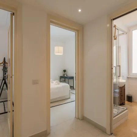 The Rent - Sunny Three-bedroom Near Ottaviano Metro Stop Apartment Rome