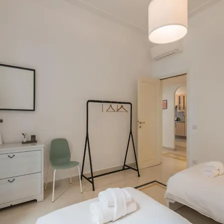 The Rent - Sunny Three-bedroom Near Ottaviano Metro Stop Apartment Rome