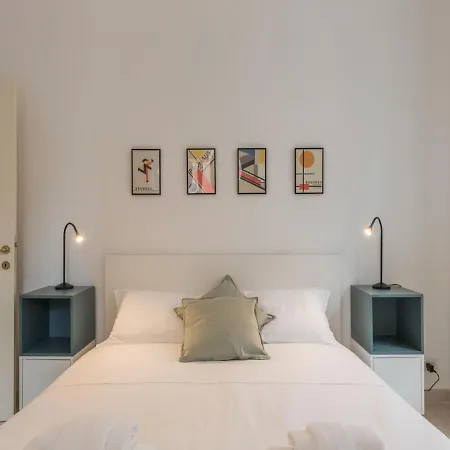 The Rent - Sunny Three-bedroom Near Ottaviano Metro Stop Apartment *