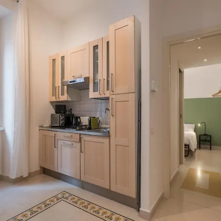 The Rent - Sunny Three-bedroom Near Ottaviano Metro Stop Apartment