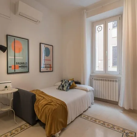 Apartment The Rent - Sunny Three-bedroom Near Ottaviano Metro Stop *