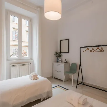 Apartment The Rent - Sunny Three-bedroom Near Ottaviano Metro Stop *