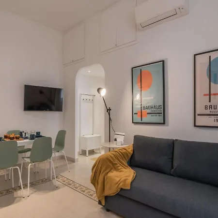 Apartment The Rent - Sunny Three-bedroom Near Ottaviano Metro Stop *