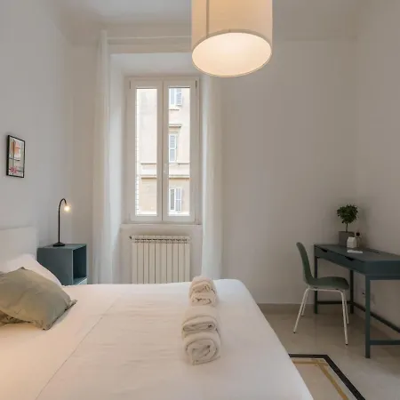 The Rent - Sunny Three-bedroom Near Ottaviano Metro Stop Apartment Rome