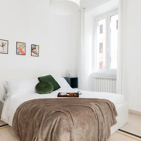 The Rent - Sunny Three-bedroom Near Ottaviano Metro Stop Rome