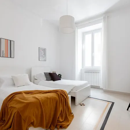 The Rent - Sunny Three-bedroom Near Ottaviano Metro Stop