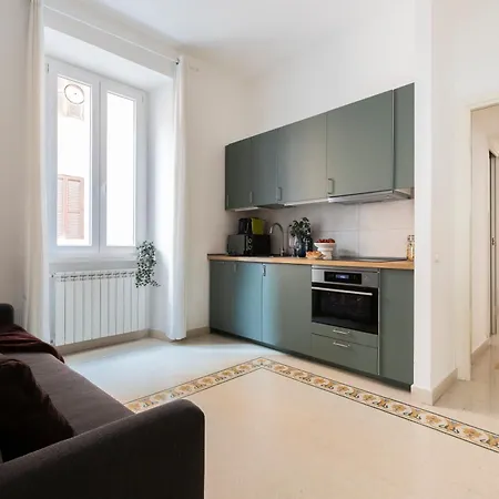 Apartment The Rent - Sunny Three-bedroom Near Ottaviano Metro Stop