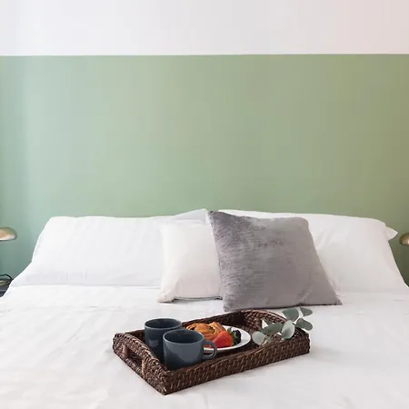 The Rent - Sunny Three-bedroom Near Ottaviano Metro Stop Apartment *