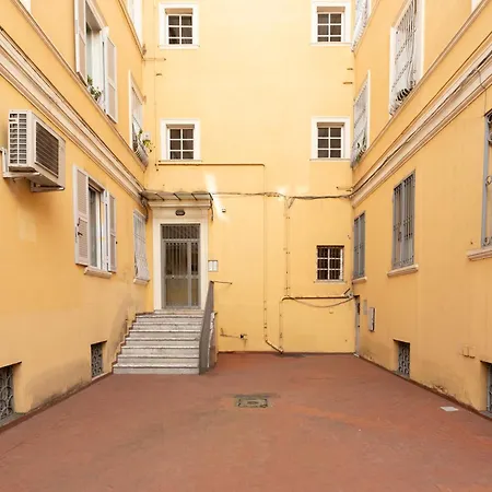 Apartment The Rent - Sunny Three-bedroom Near Ottaviano Metro Stop *