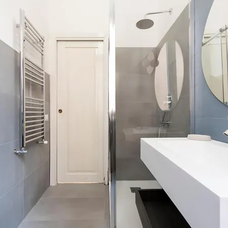 The Rent - Sunny Three-bedroom Near Ottaviano Metro Stop Apartment Rome