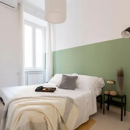 The Rent - Sunny Three-bedroom Near Ottaviano Metro Stop