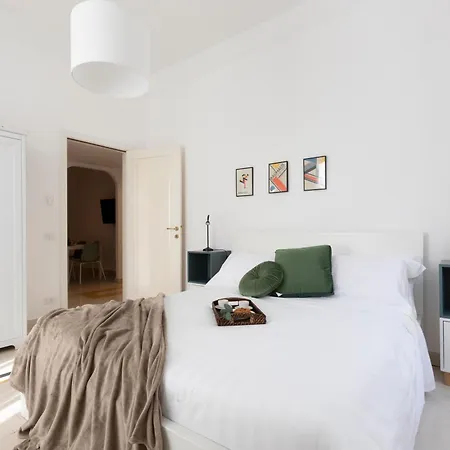 The Rent - Sunny Three-bedroom Near Ottaviano Metro Stop Apartment *