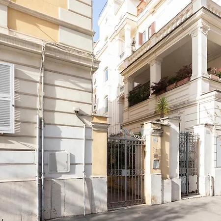 The Rent - Sunny Three-bedroom Near Ottaviano Metro Stop Apartment Rome