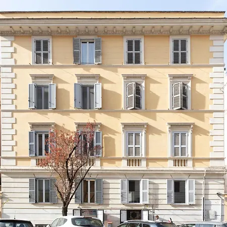 The Rent - Sunny Three-bedroom Near Ottaviano Metro Stop *