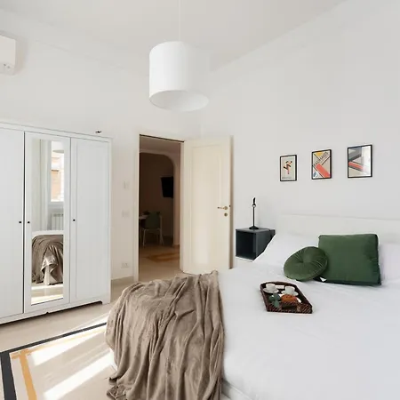 The Rent - Sunny Three-bedroom Near Ottaviano Metro Stop Rom